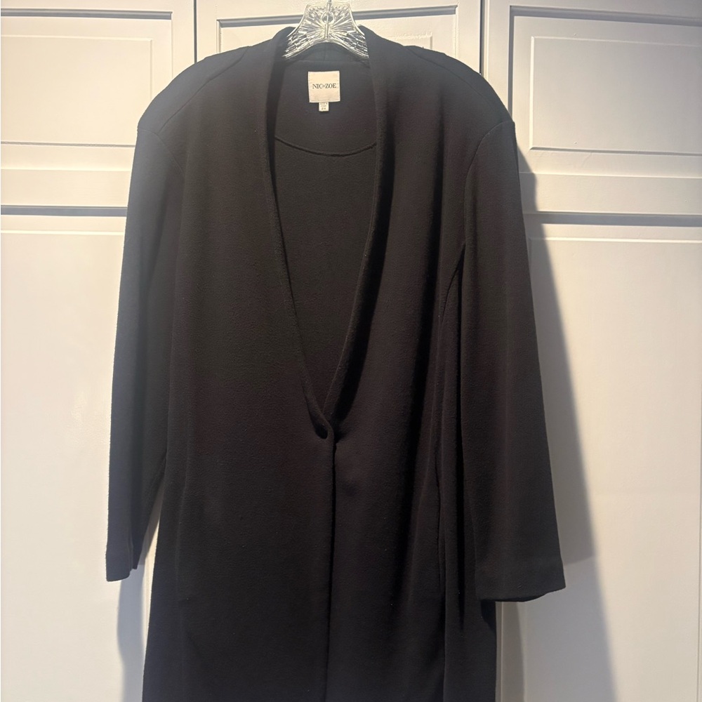NIC+ZOE 2X Black cotton
Knit blazer with front snap & side pockets